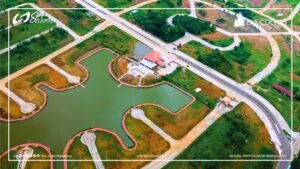 Curved internal roads, landscaped areas, and development layout of Las Colinas.